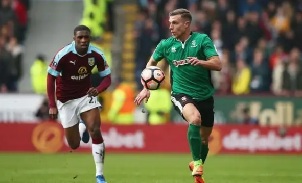 国脚连续进球引领全队节奏