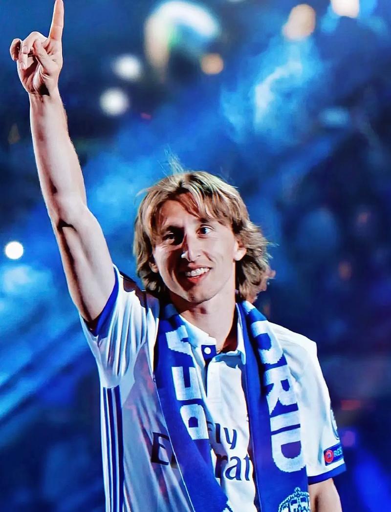 功成身退，阿尔巴、布斯克茨在退役之战中夺得美职联总冠军