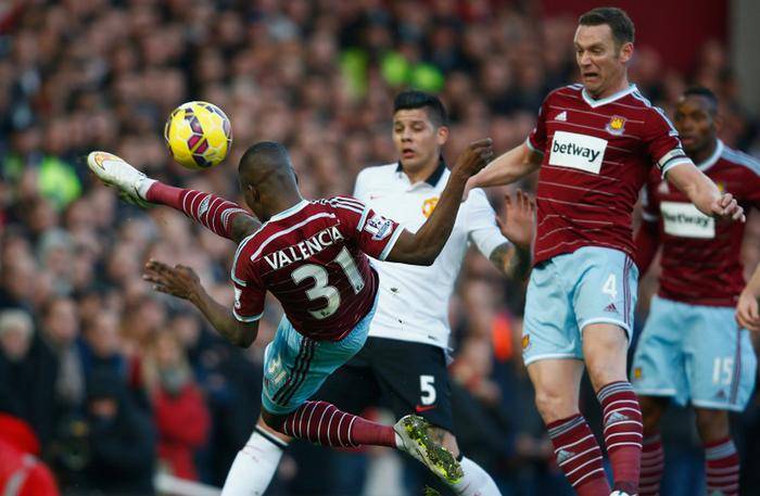 ATP总决赛第5日综述：阿卡3连胜锁定年终第一，德米纳尔赢球晋级